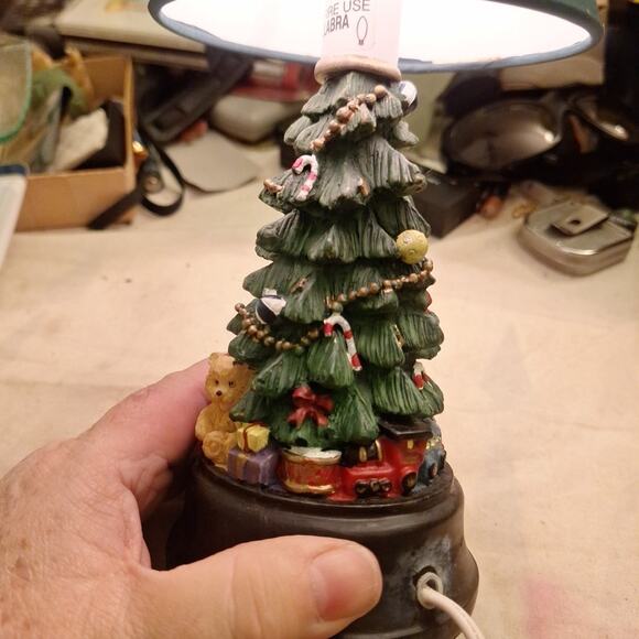 Teddy Bear Holiday Lamp. 10 In Tall With Shade. Works - Picture 3 of 8